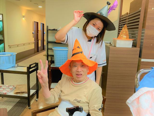 【AH川越】スタッフお手製のマントと帽子でハロウィンを楽しみました☆