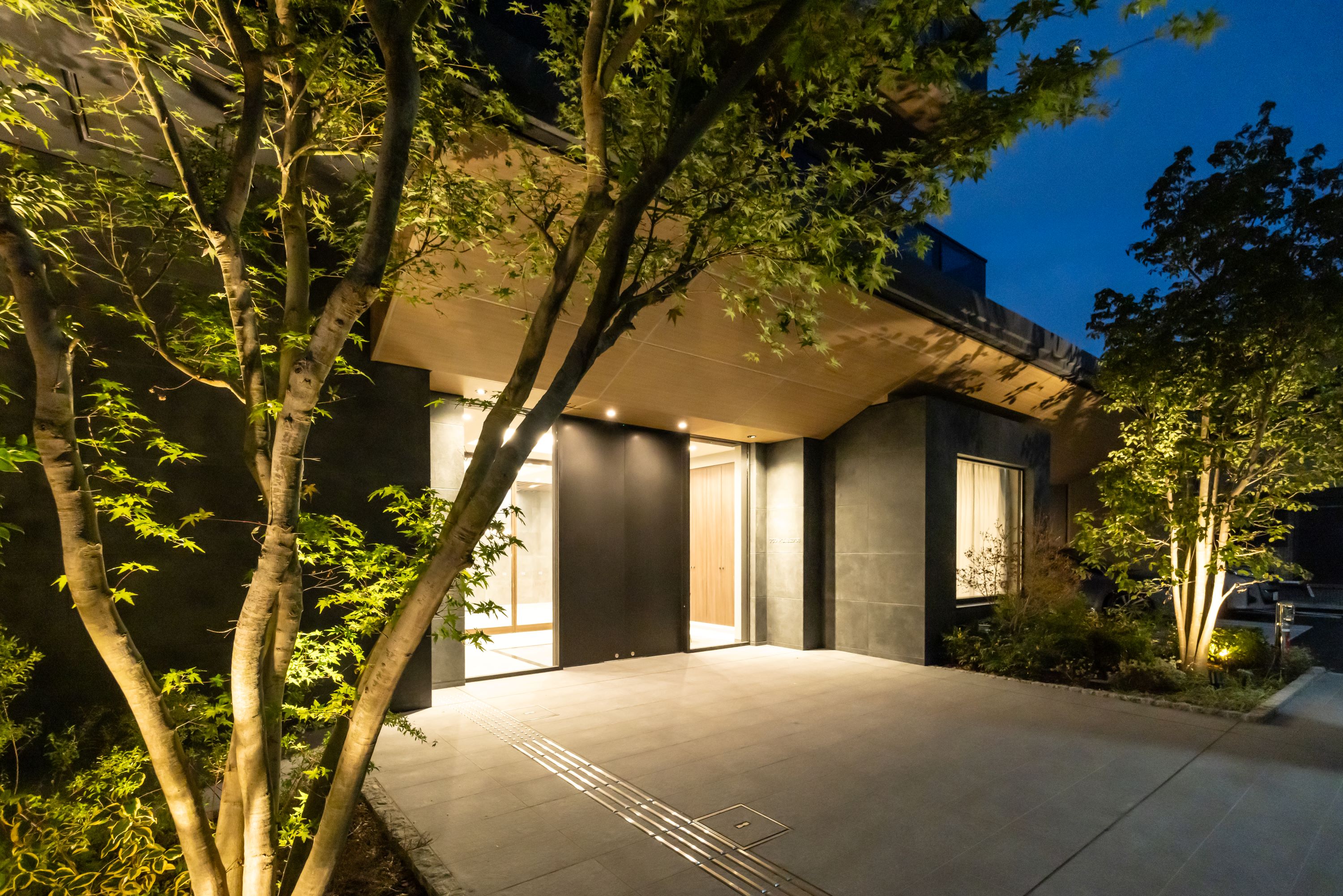 ライトアップされたAH足立六町