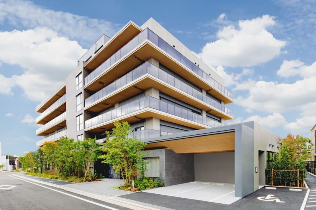 アズハイム足立六町