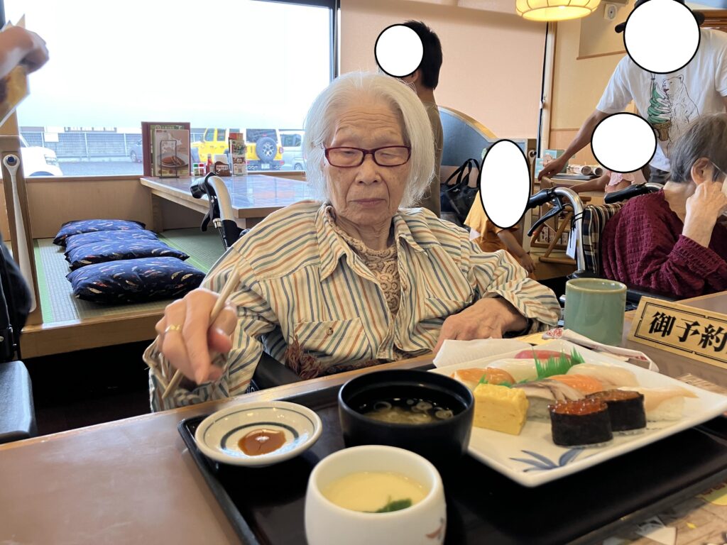 寿司定食と女性