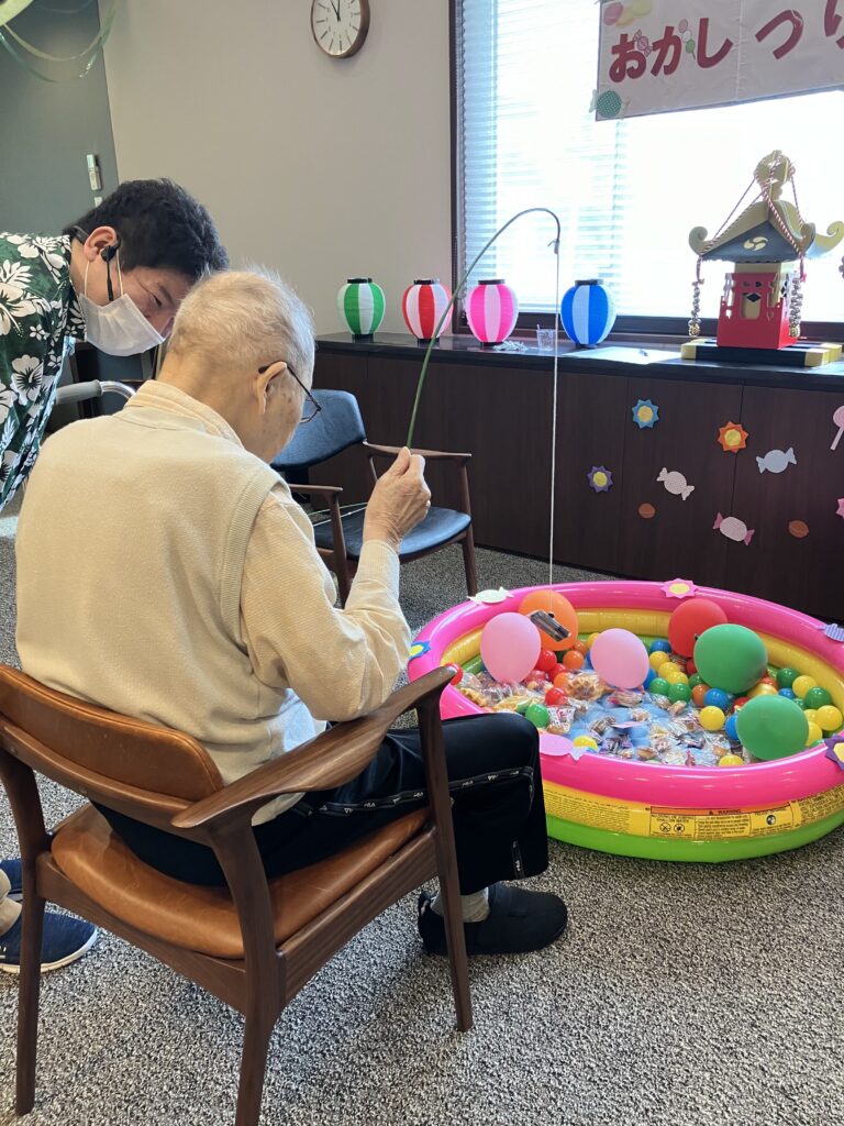 お菓子釣りの様子