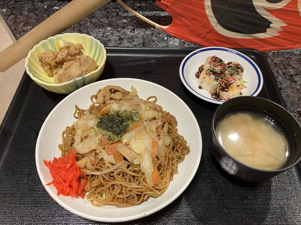 昼食の焼きそば