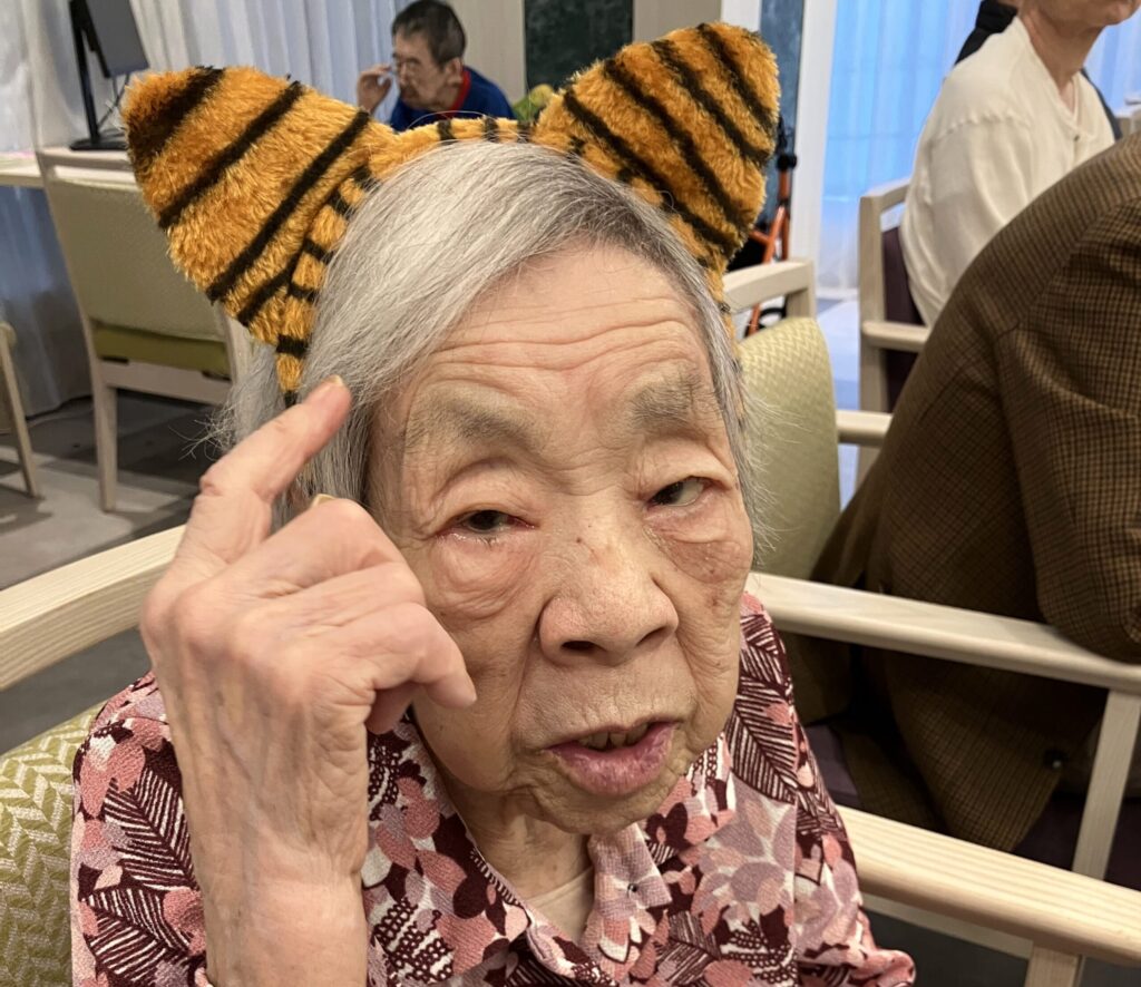 トラ耳のカチューシャ
