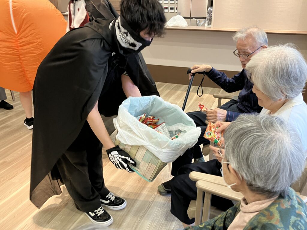 ハロウィンのお菓子配り