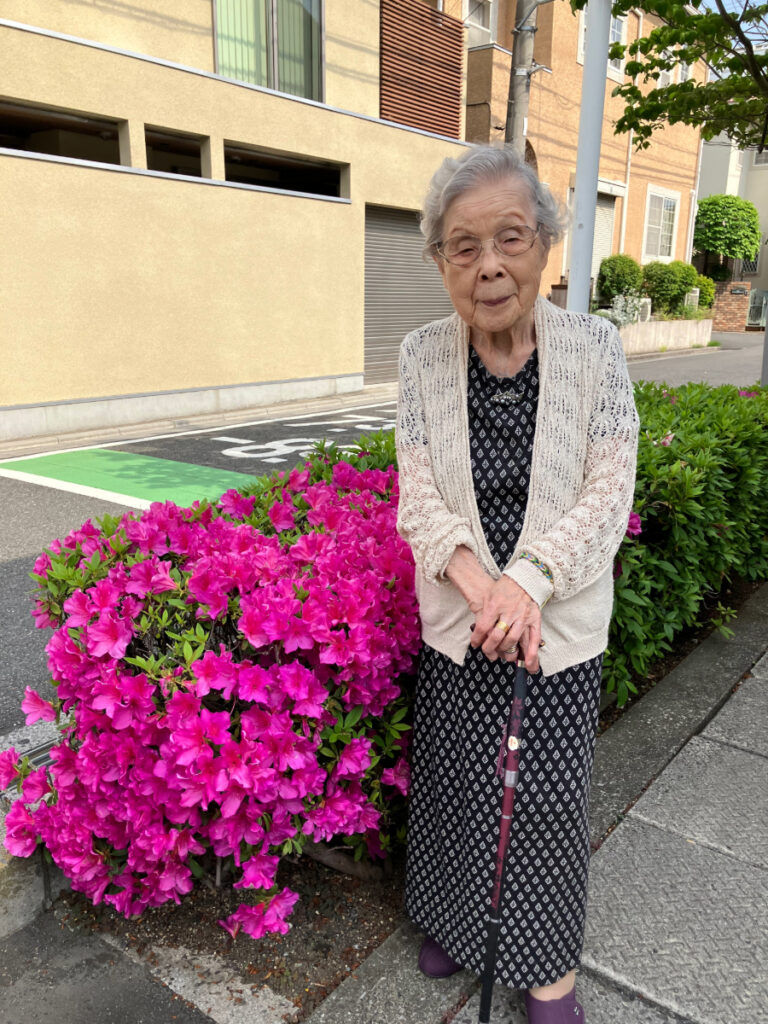 つつじと女性