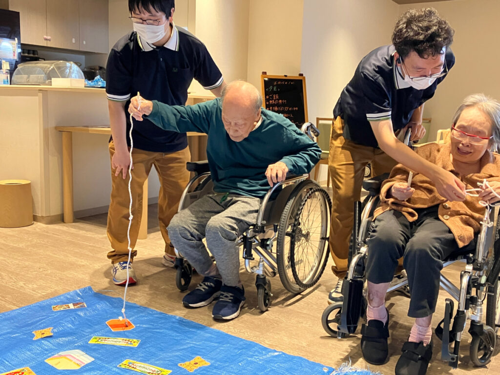 新卒スタッフ企画 宝釣りレクリエーションの様子