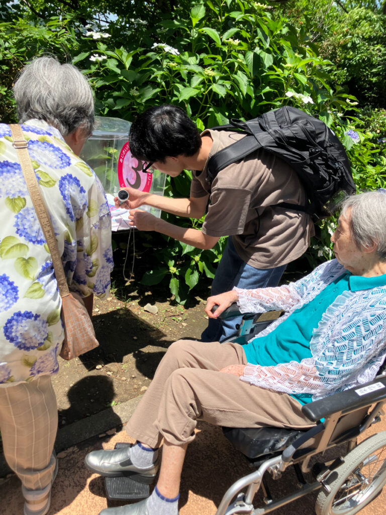 八景島にてあじさい祭りでスタンプラリー楽しむ様子