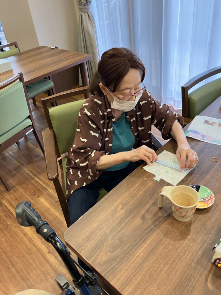 てるてる坊主作りの様子