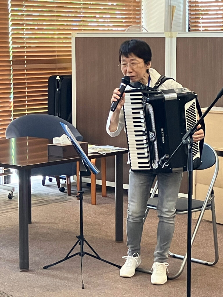 アコーディオン演奏者