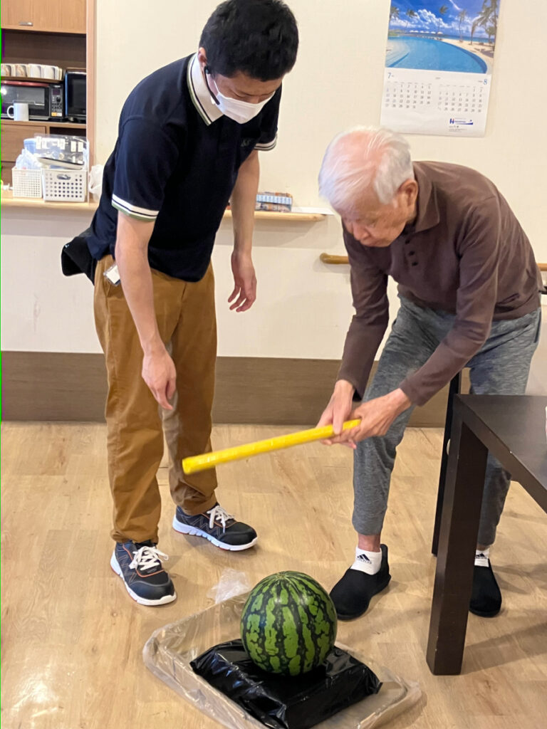 スイカ割りの様子