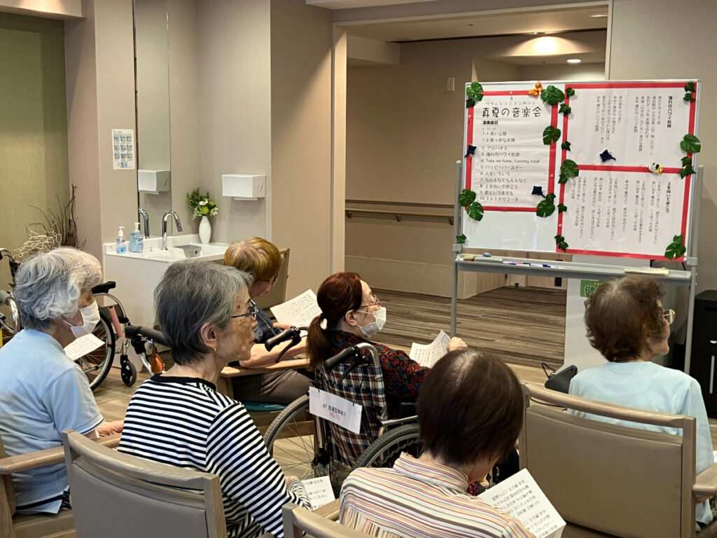 ウクレレ演奏会の様子