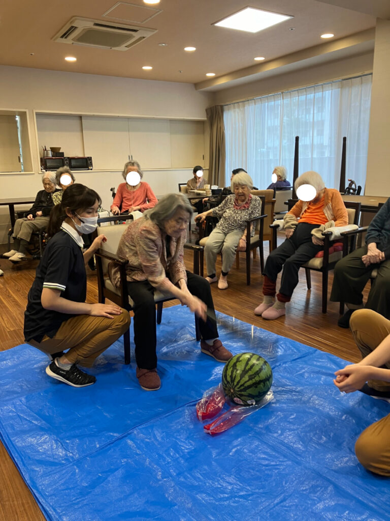 スイカ割り大会の様子