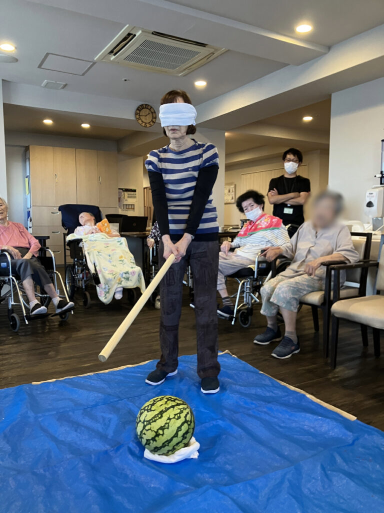 すいか割りの様子
