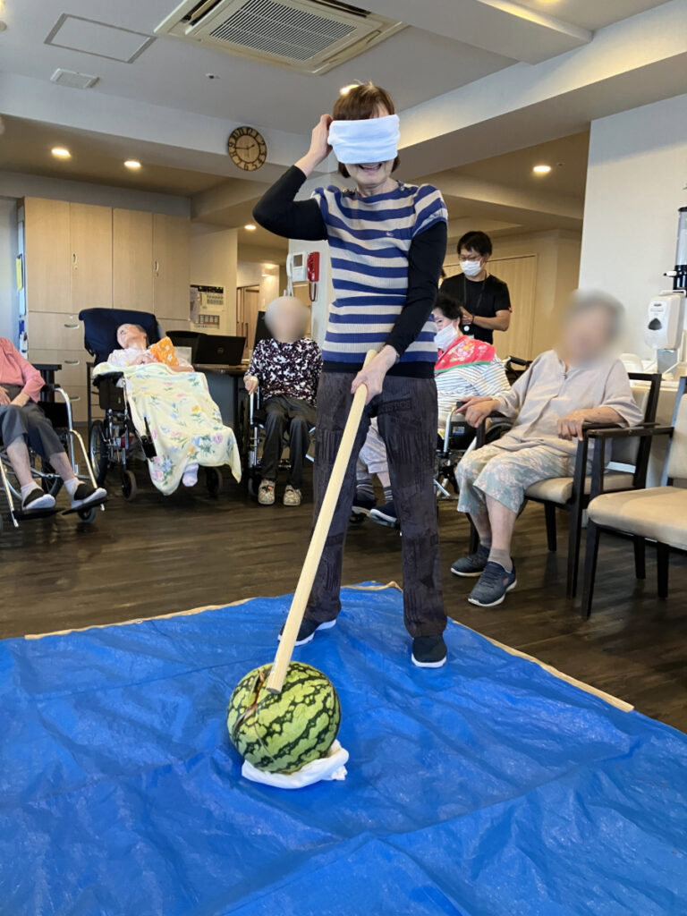 すいか割りの様子