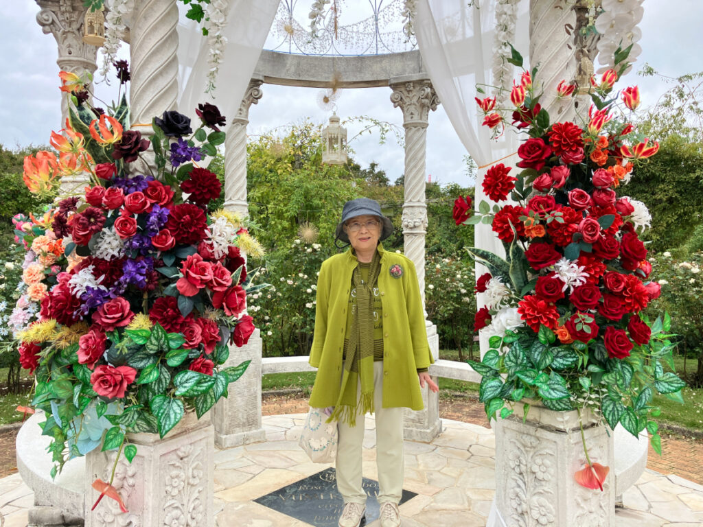 京成バラ園でバラとご入居者