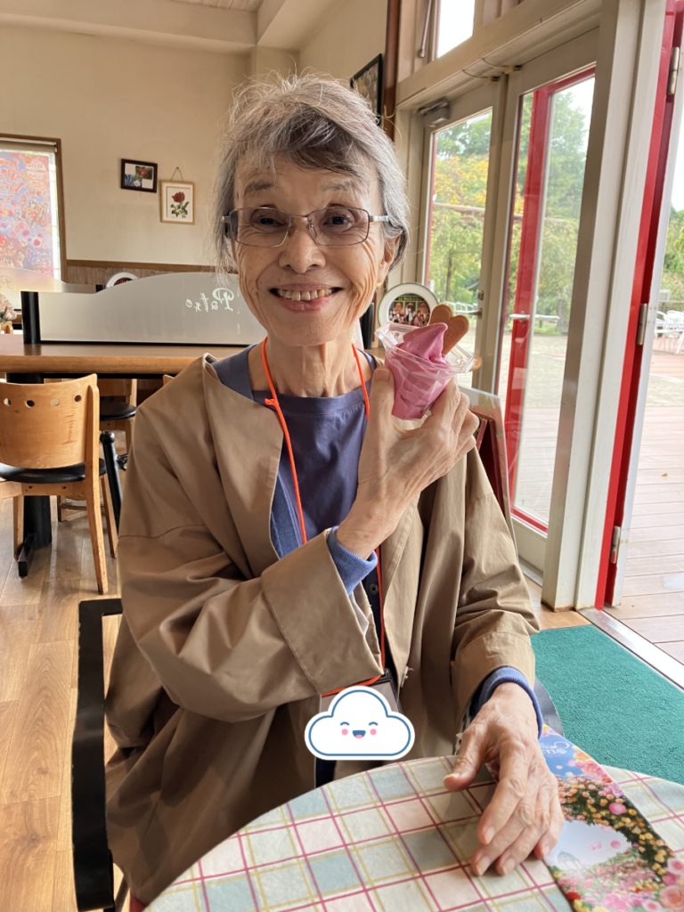 バラソフトを食べるご入居者