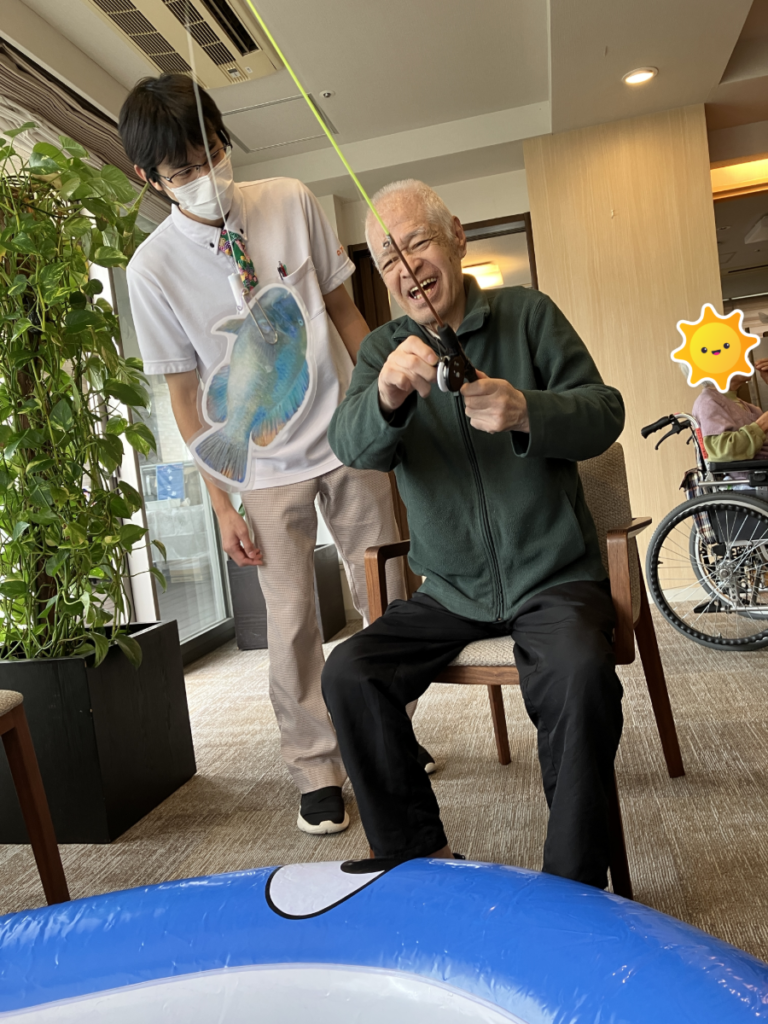 魚釣りゲームを楽しむご入居者