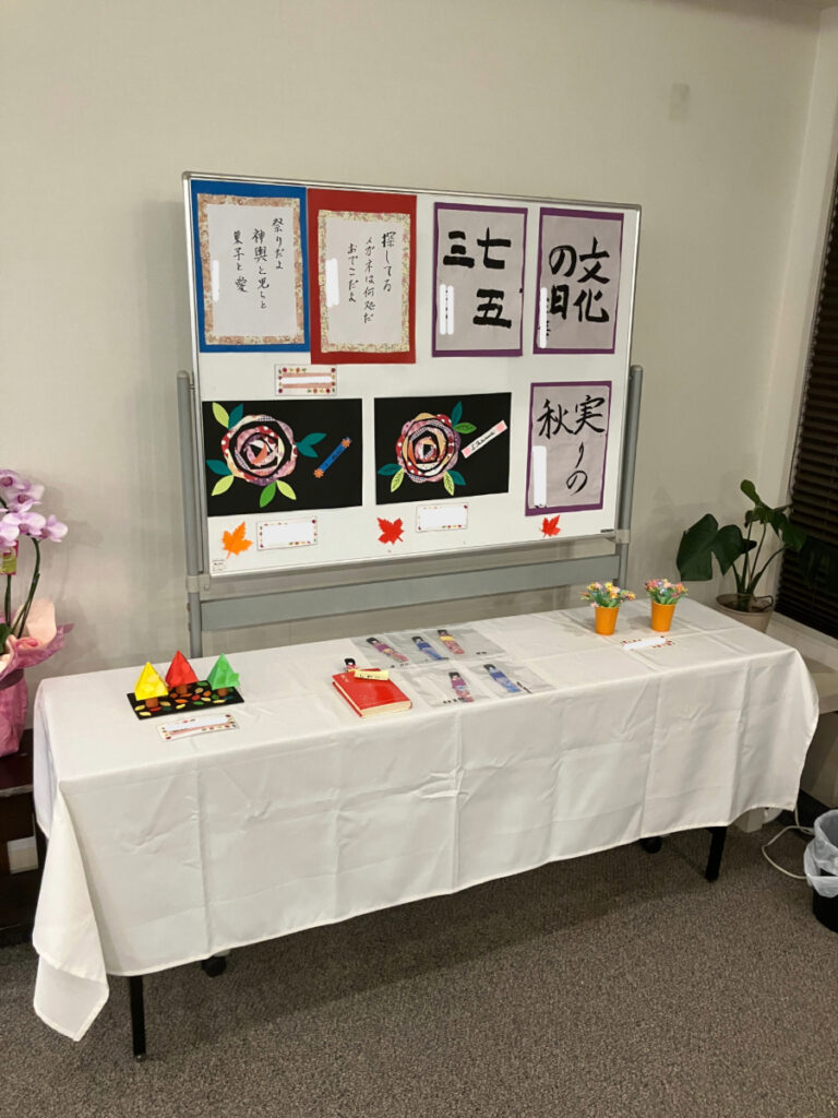 文化祭 切り絵、習字展示