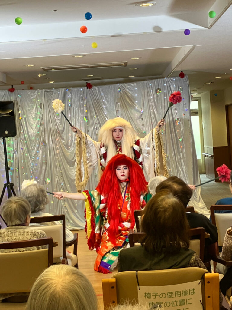 呼華歌劇団の昭和歌謡ショー