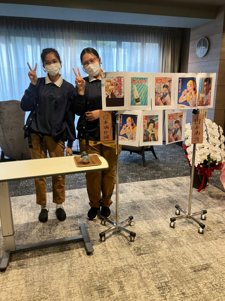 スタッフも居酒屋の店員さんに