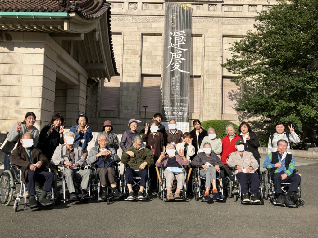 上野国立博物館で集合写真