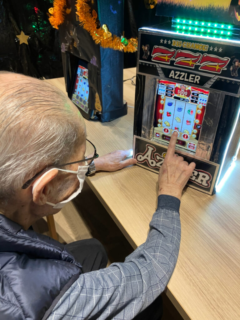 ゲームを楽しむご入居者