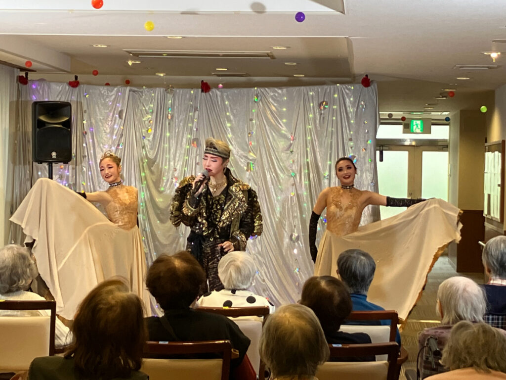 呼華歌劇団の昭和歌謡ショー