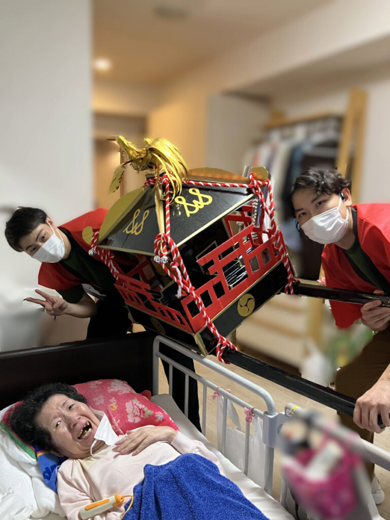 ご入居者とお神輿