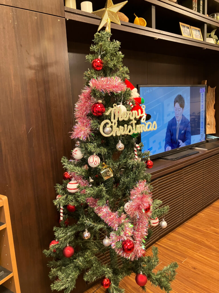 飾り付けられたクリスマスツリー