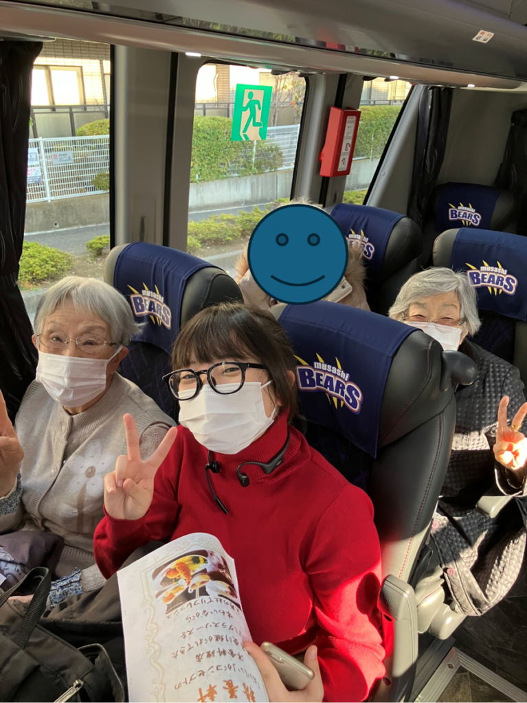 バスツアーの車内の様子