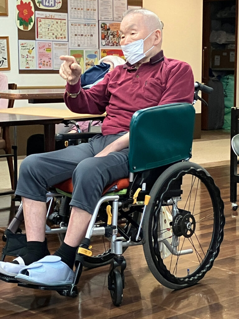 クイズに答えるご入居者