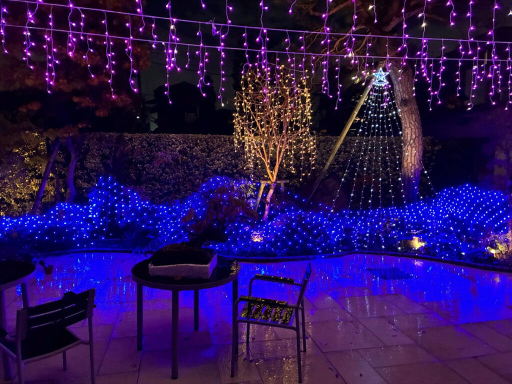 クリスマスツリーのイルミネーション