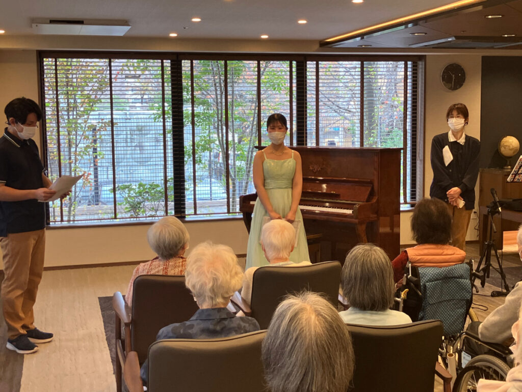 演奏者であるスタッフ紹介