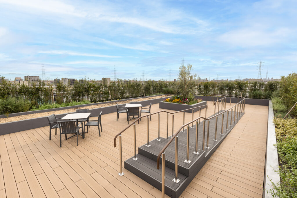 アズハイム足立六町屋上庭園