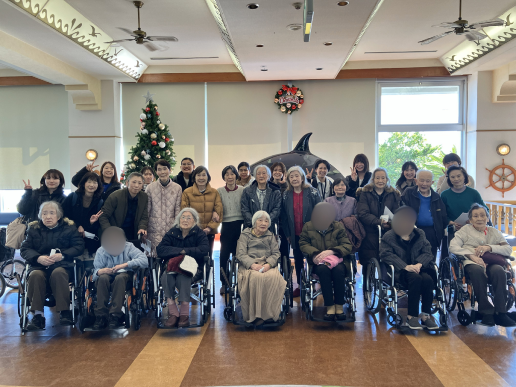 鴨川シーワールドバス旅行での集合写真