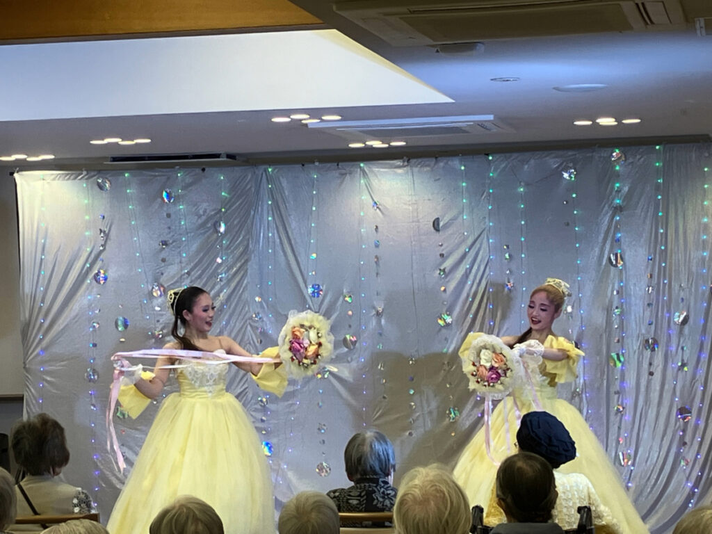 呼華歌劇団による歌謡ショー