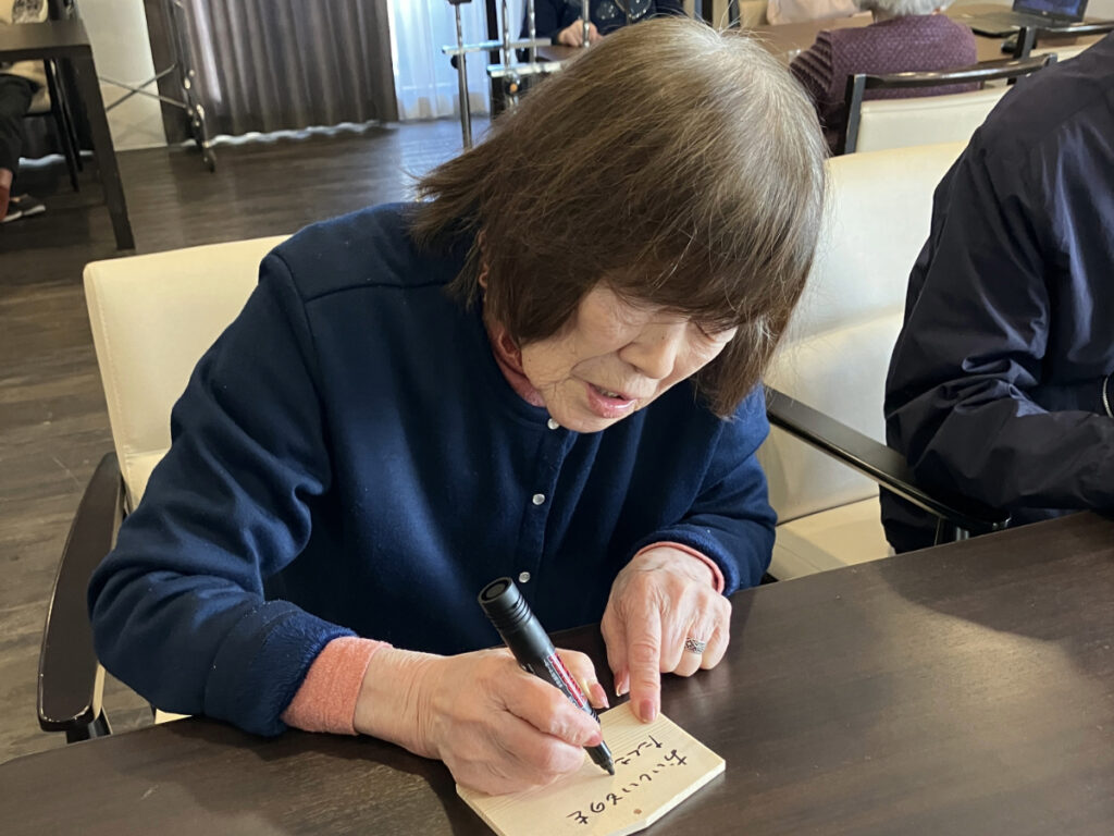 絵馬作成の様子