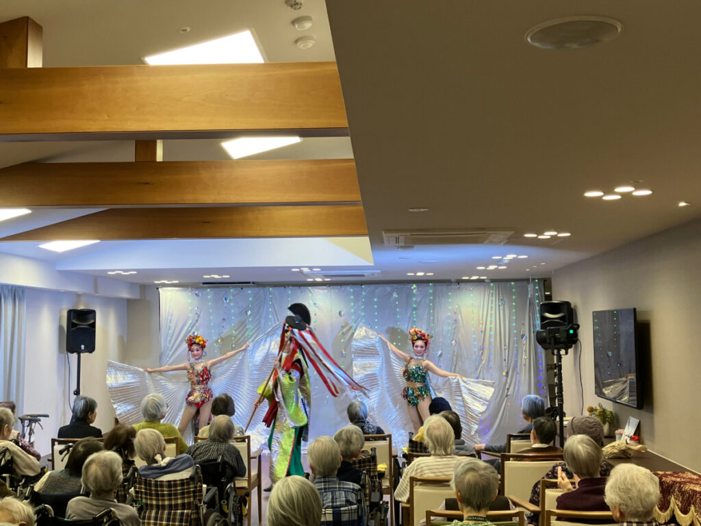 呼華歌劇団による歌謡ショー