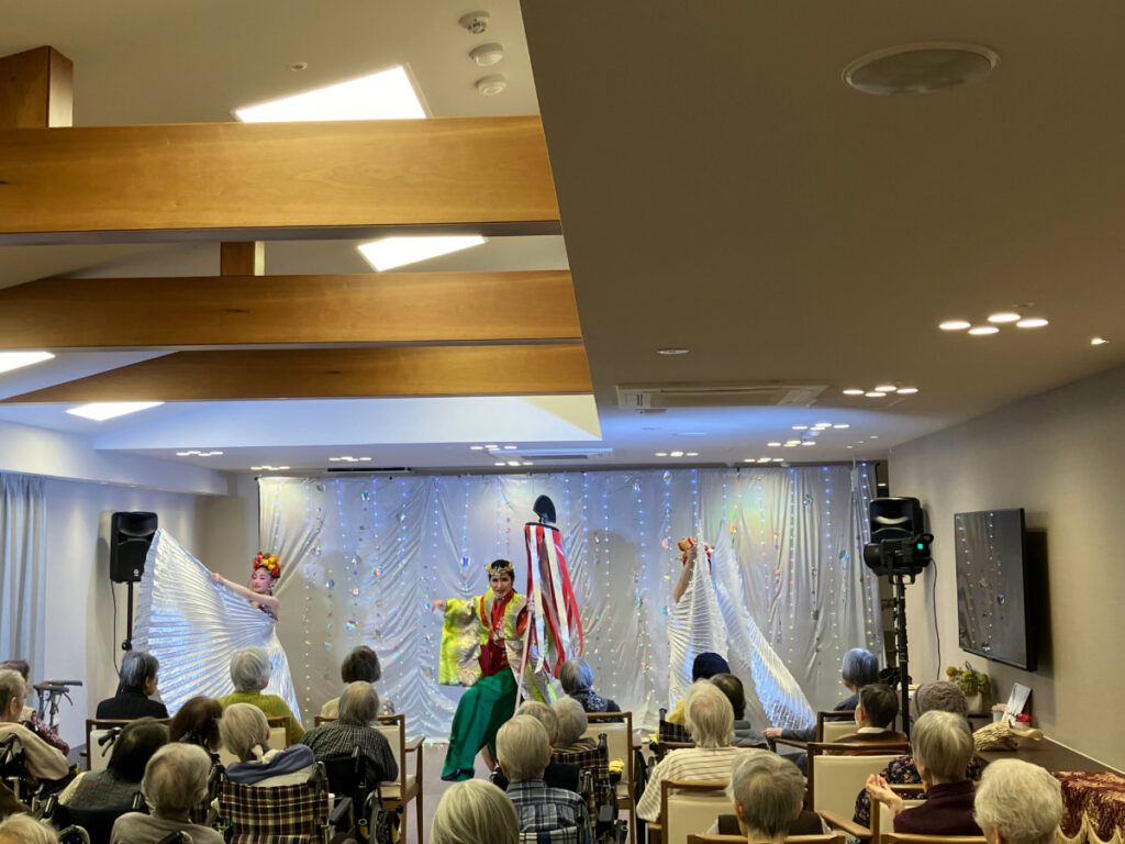 呼華歌劇団による歌謡ショー