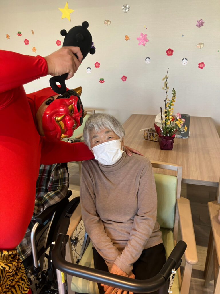 鬼と仲良く記念撮影