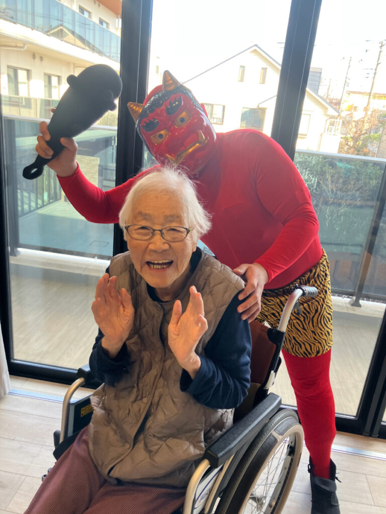 鬼登場で盛り上がるご入居者