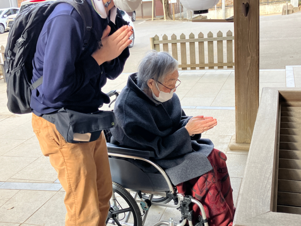 初詣でお参りの様子