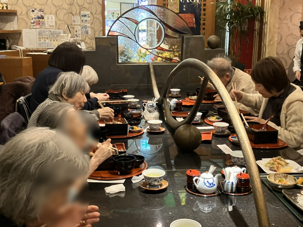 老舗うなぎ店での昼食