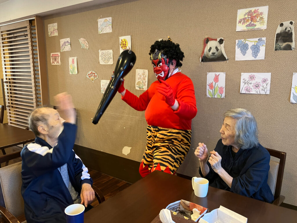 豆まきで鬼退治