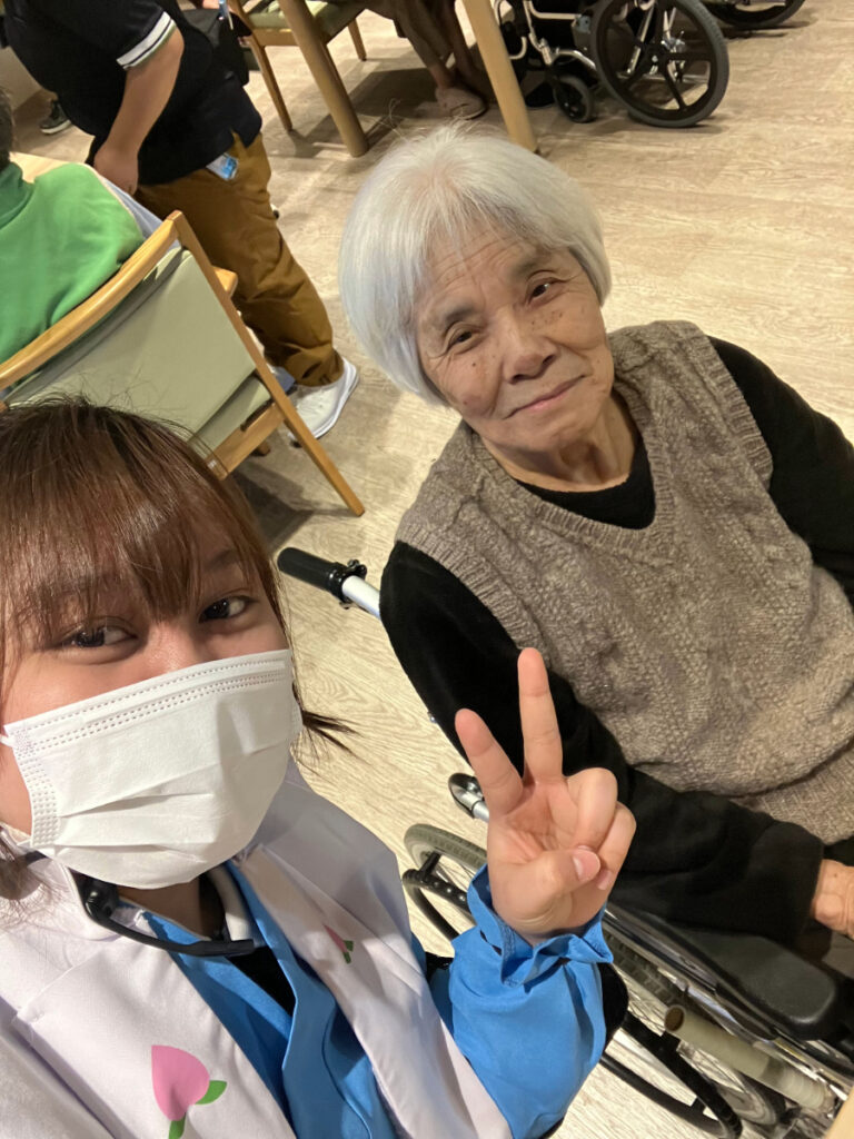 桃太郎と仲良く記念撮影