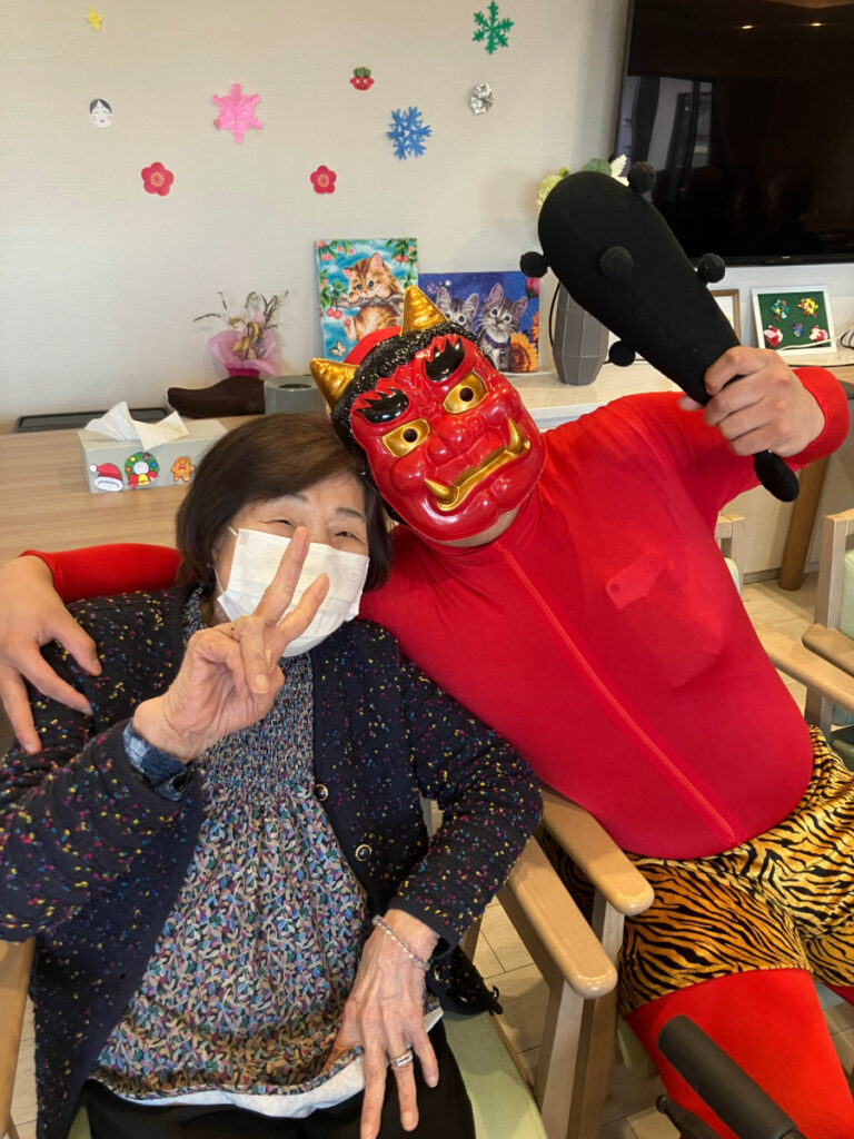 鬼とにっこり記念撮影