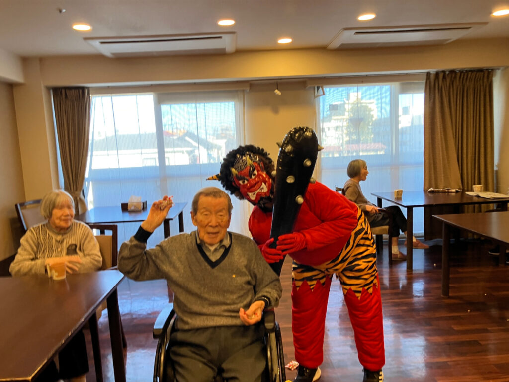 元気な鬼が登場