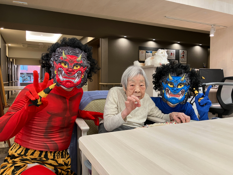 節分イベント　鬼と記念撮影