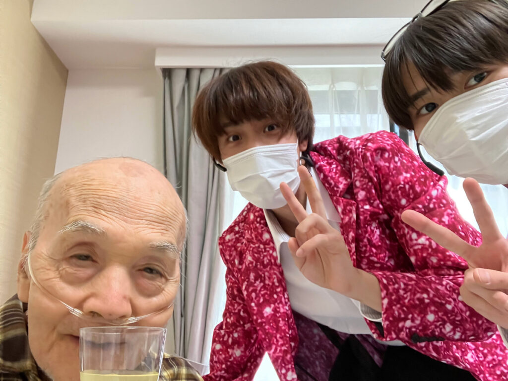 ホワイトデースタッフと記念撮影