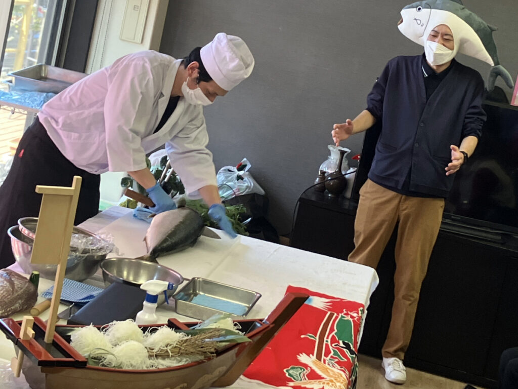 ぶり解体ショーの様子